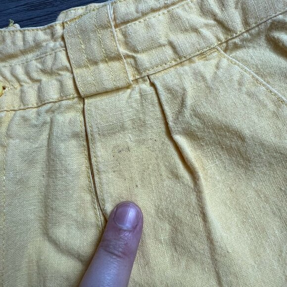 Vintage 80s High Waisted Butter Yellow Pleated Waist Shorts Size 26” / 9 - Picture 4 of 5